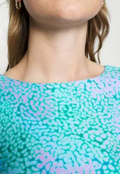 Seafolly Sea Skin Long Sleeve Crop Sunvest - Bikini Top - Vivid Green 13 Seafolly Sea Skin Long Sleeve Crop Sunvest - Bikini Top - Vivid Green -Seafolly Shop 4adbd9a6a5c540f999e995bc87eb6141