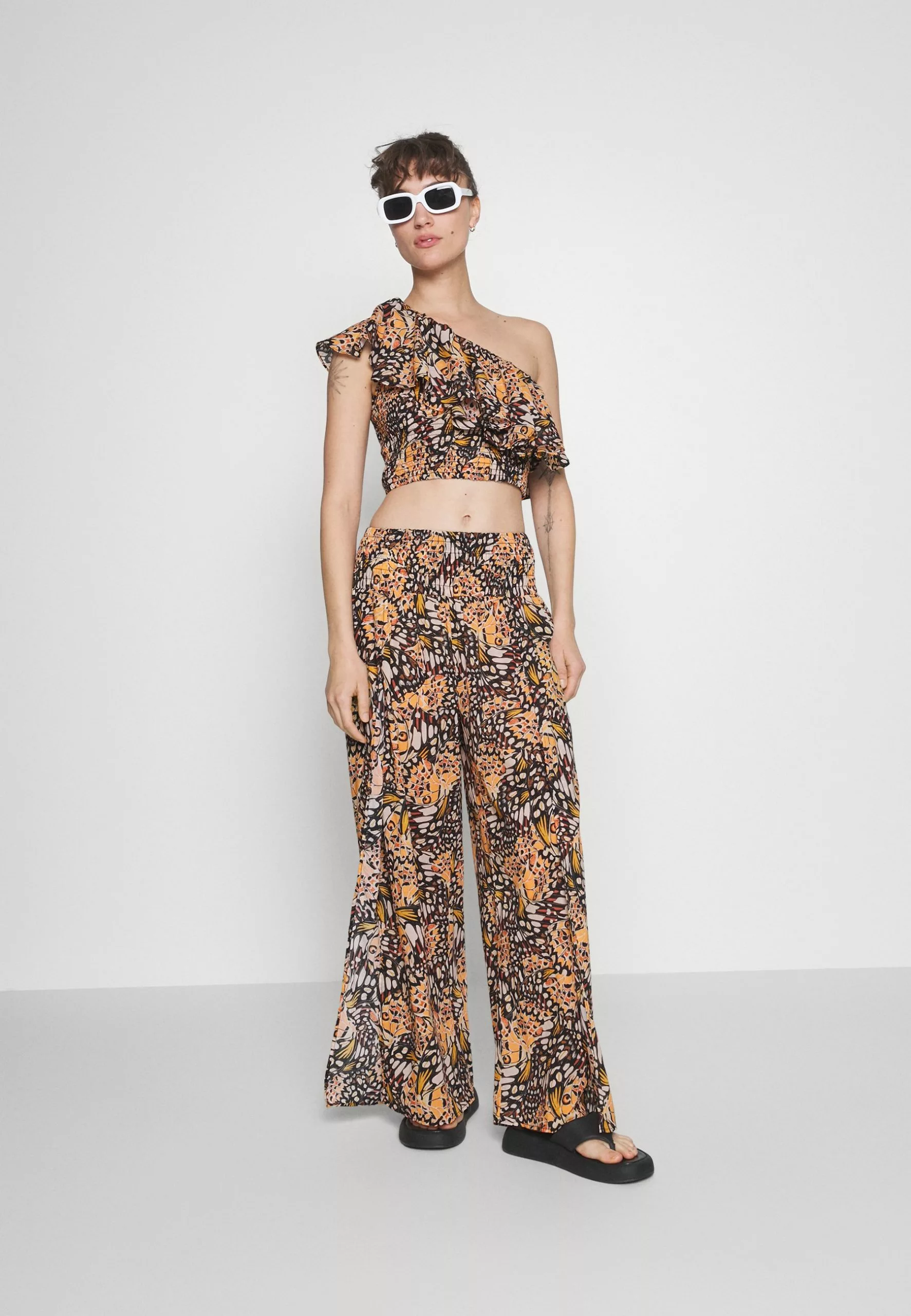 Seafolly Take Flight One Shoulder- Beach Accessory - Mandarin 4 Seafolly Take Flight One Shoulder- Beach Accessory - Mandarin - Image 2